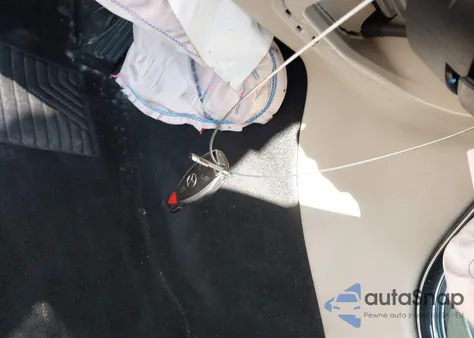 2018 Mercedes-Benz C 300 z USA, uszkodzony, nr VIN 55SWF4JB3JU247935